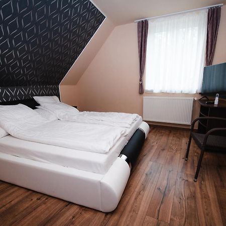 Videki Vendeghaz A Buekkben, Pezsgofuerdovel. Apartment Királd Exterior foto