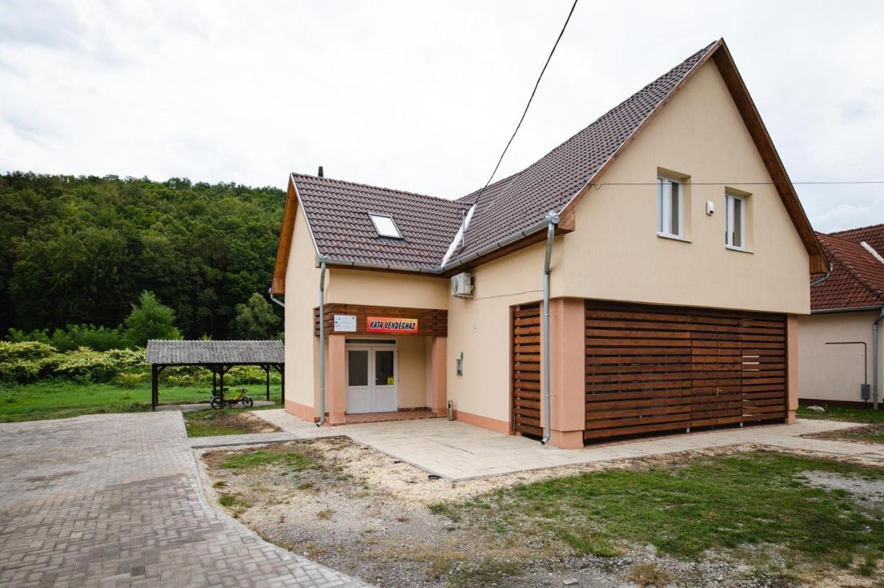 Videki Vendeghaz A Buekkben, Pezsgofuerdovel. Apartment Királd Exterior foto