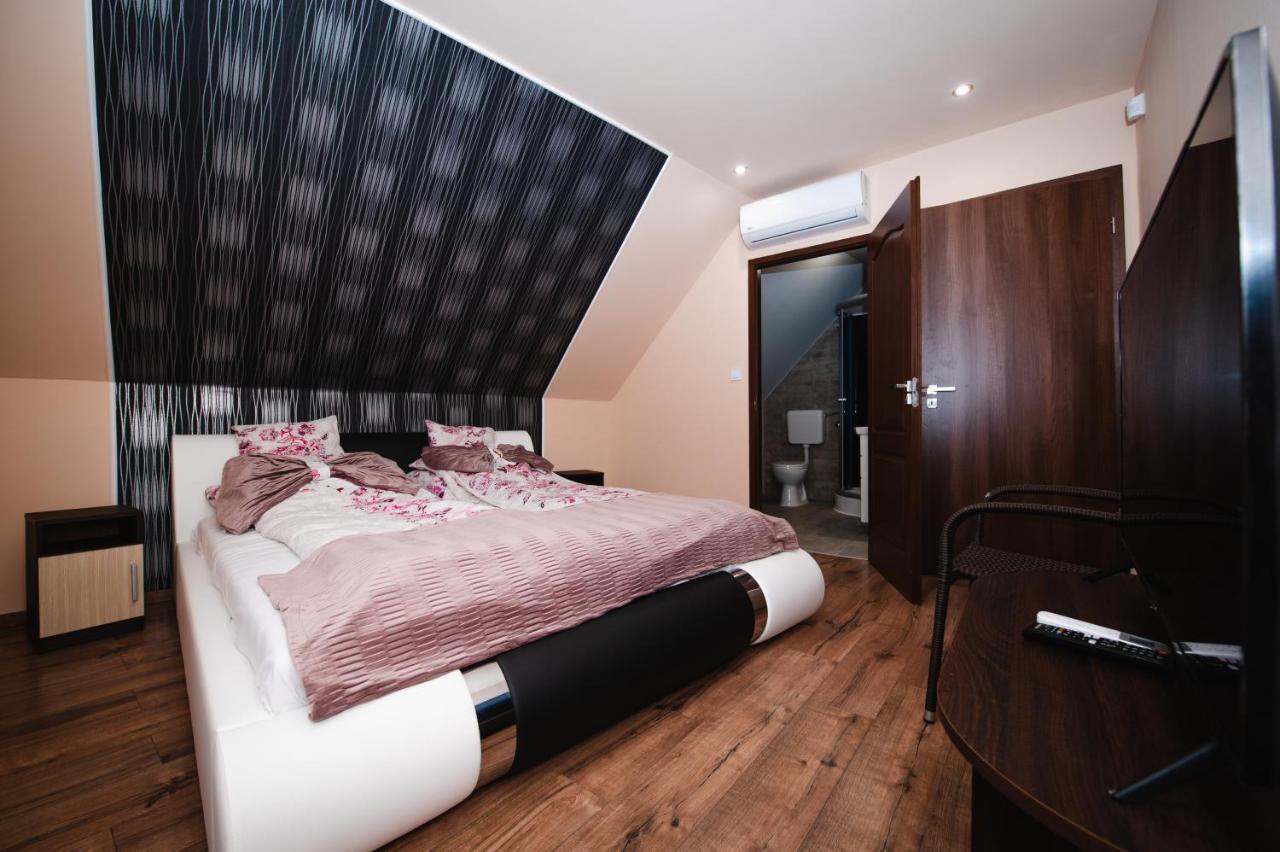 Videki Vendeghaz A Buekkben, Pezsgofuerdovel. Apartment Királd Exterior foto