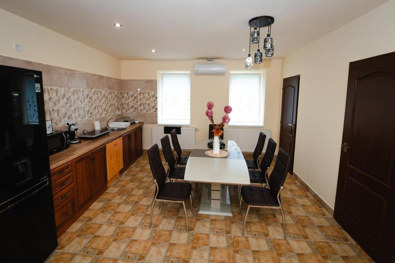 Videki Vendeghaz A Buekkben, Pezsgofuerdovel. Apartment Királd Exterior foto