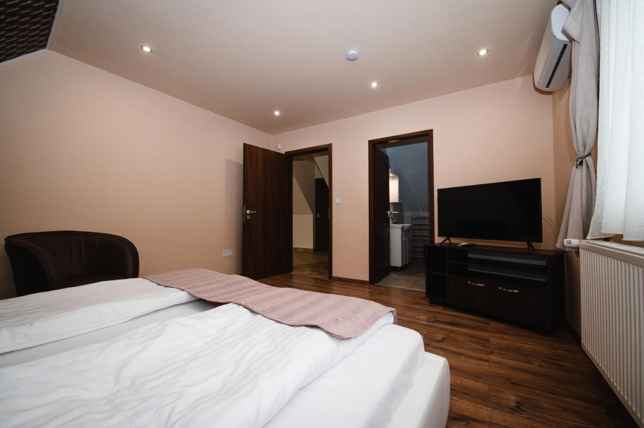Videki Vendeghaz A Buekkben, Pezsgofuerdovel. Apartment Királd Exterior foto