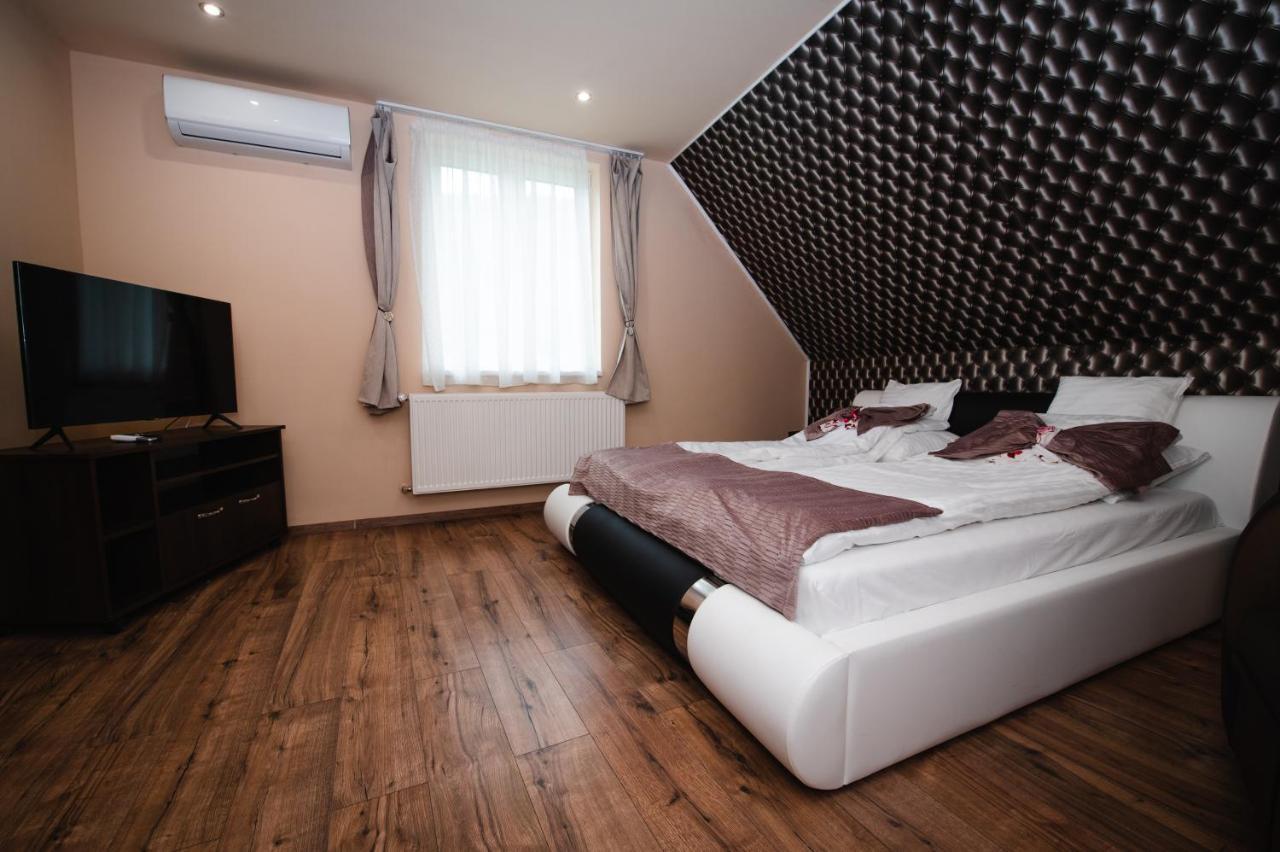 Videki Vendeghaz A Buekkben, Pezsgofuerdovel. Apartment Királd Exterior foto