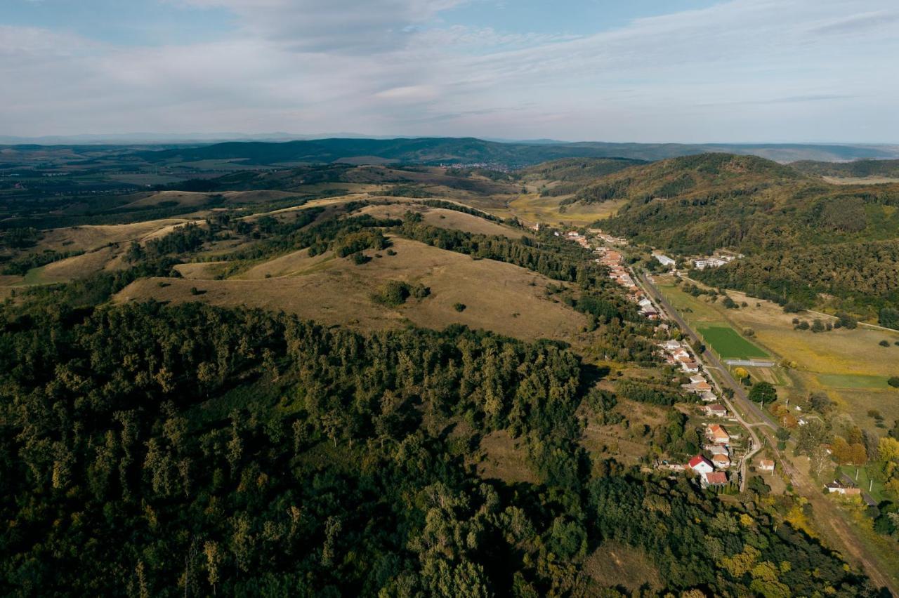 Videki Vendeghaz A Buekkben, Pezsgofuerdovel. Apartment Királd Exterior foto