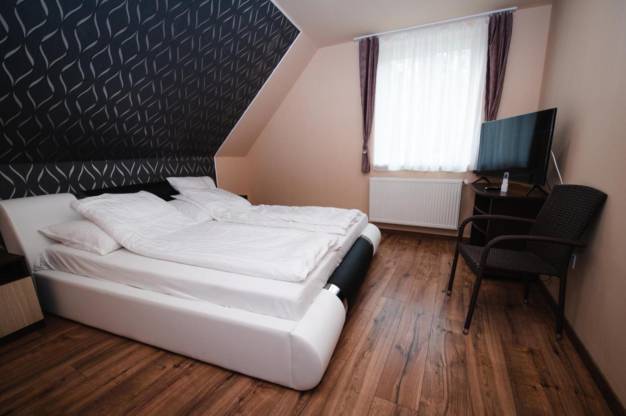 Videki Vendeghaz A Buekkben, Pezsgofuerdovel. Apartment Királd Exterior foto